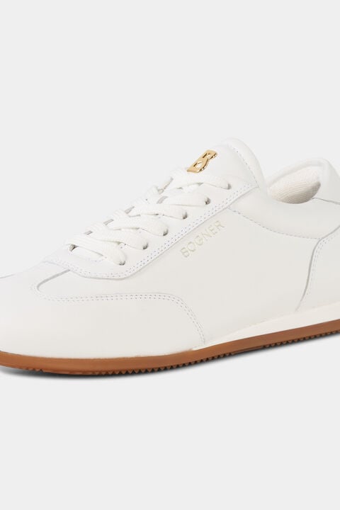 Valencia Trainers In White